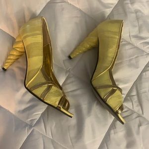 Yellow/Gold 3 1/2 inch, unique, swivel heel.